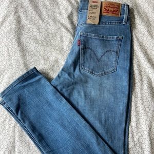 Levi’s Classic Mid-Rise Skinny Jeans